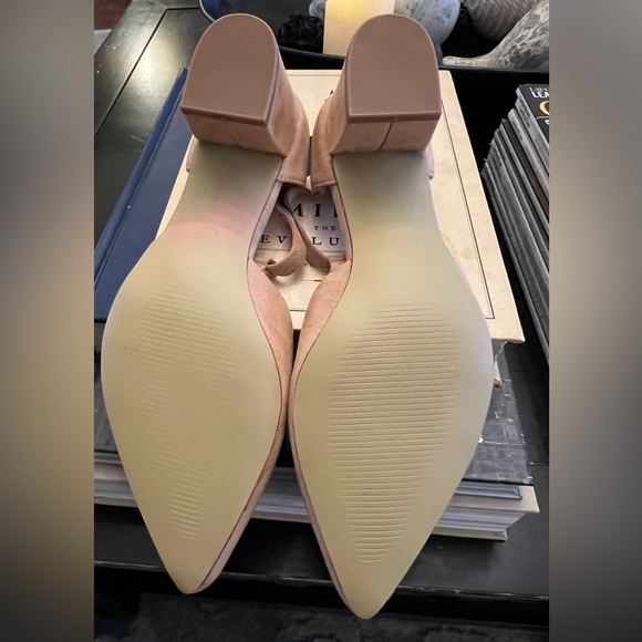 T-Strap Pumps by Huiyuzhi - Picture 4 of 7